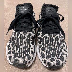 Adidas Swift Run Leopard Print White/Black Sz 6.5 Women's
